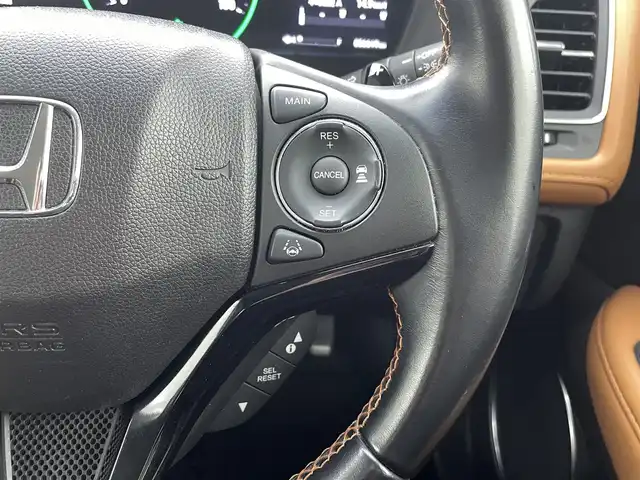 ホンダ ヴェゼル ハイブリッド Z ホンダセンシング 熊本県 2016(平28)年 5.7万km ホワイトオーキッドパール 禁煙車　/純正ナビVXM-174VFXi（ＣＤ・ＤＶＤ・フルセグ・ＢＴ・ＵＳＢ）/バックカメラ　/前方ドライブレコーダー　/ビルトインETC/前席シートヒーター　/ホンダセンシング/・衝突軽減ブレーキ/・レーンキープアシスト/・誤発進抑制機能/・車線維持支援機能/・歩行者事故低減ステアリング/・路外逸脱抑制機能/・先行車発進お知らせ/・標識認識機能/横滑り防止/ハーフレザーシート/純正フロアマット/純正１７インチＡＷ/オートライト/LEDヘッドライト/フォグライト/スマートキー/プッシュスタート