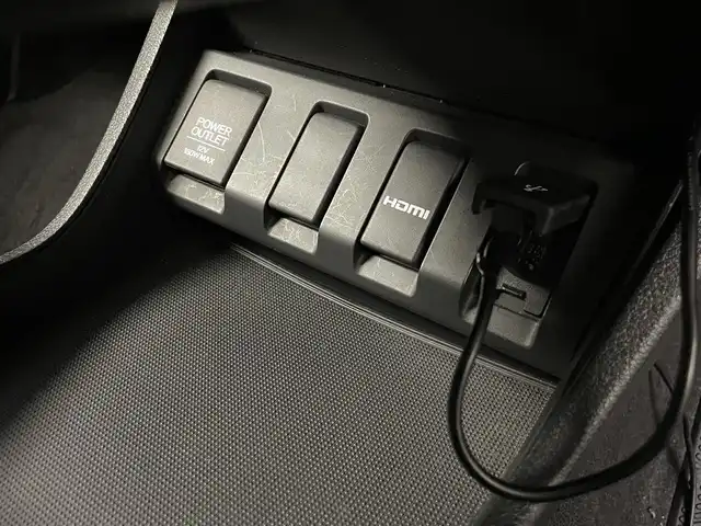 ホンダ ヴェゼル ハイブリッド Z ホンダセンシング 熊本県 2016(平28)年 5.7万km ホワイトオーキッドパール 禁煙車　/純正ナビVXM-174VFXi（ＣＤ・ＤＶＤ・フルセグ・ＢＴ・ＵＳＢ）/バックカメラ　/前方ドライブレコーダー　/ビルトインETC/前席シートヒーター　/ホンダセンシング/・衝突軽減ブレーキ/・レーンキープアシスト/・誤発進抑制機能/・車線維持支援機能/・歩行者事故低減ステアリング/・路外逸脱抑制機能/・先行車発進お知らせ/・標識認識機能/横滑り防止/ハーフレザーシート/純正フロアマット/純正１７インチＡＷ/オートライト/LEDヘッドライト/フォグライト/スマートキー/プッシュスタート