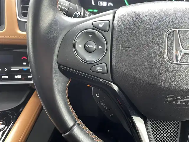 ホンダ ヴェゼル ハイブリッド Z ホンダセンシング 熊本県 2016(平28)年 5.7万km ホワイトオーキッドパール 禁煙車　/純正ナビVXM-174VFXi（ＣＤ・ＤＶＤ・フルセグ・ＢＴ・ＵＳＢ）/バックカメラ　/前方ドライブレコーダー　/ビルトインETC/前席シートヒーター　/ホンダセンシング/・衝突軽減ブレーキ/・レーンキープアシスト/・誤発進抑制機能/・車線維持支援機能/・歩行者事故低減ステアリング/・路外逸脱抑制機能/・先行車発進お知らせ/・標識認識機能/横滑り防止/ハーフレザーシート/純正フロアマット/純正１７インチＡＷ/オートライト/LEDヘッドライト/フォグライト/スマートキー/プッシュスタート