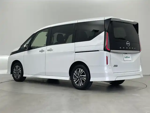 日産 セレナ ハイウェイスター V 埼玉県 2023(令5)年 1.5万km ホワイト 純正１２．３インチメーカーナビ　フルセグＴＶ　アラウンドビューモニター　フリップダウンモニター　インテリジェントルームミラー　両側電動スライドドア　プロパイロット　ＨＤＭＩ　エマージェンシーブレーキ