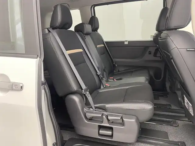 日産 セレナ ハイウェイスター V 埼玉県 2023(令5)年 1.5万km ホワイト 純正１２．３インチメーカーナビ　フルセグＴＶ　アラウンドビューモニター　フリップダウンモニター　インテリジェントルームミラー　両側電動スライドドア　プロパイロット　ＨＤＭＩ　エマージェンシーブレーキ