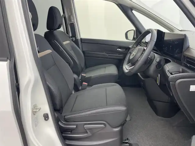 日産 セレナ ハイウェイスター V 埼玉県 2023(令5)年 1.5万km ホワイト 純正１２．３インチメーカーナビ　フルセグＴＶ　アラウンドビューモニター　フリップダウンモニター　インテリジェントルームミラー　両側電動スライドドア　プロパイロット　ＨＤＭＩ　エマージェンシーブレーキ