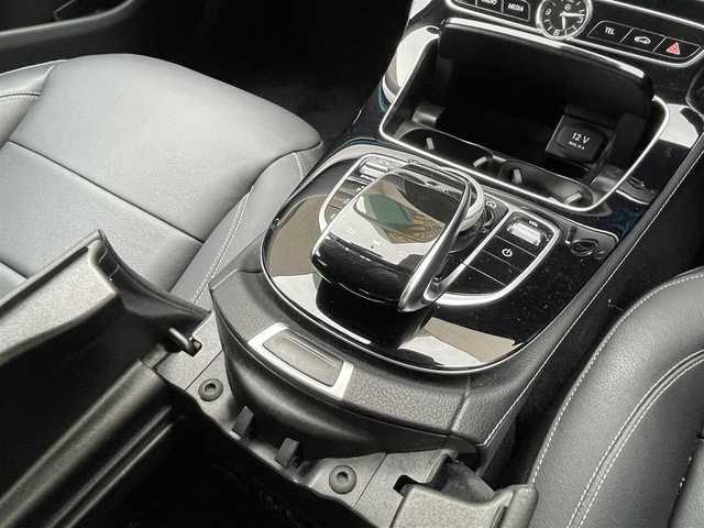 メルセデス・ベンツ Ｅ２２０ｄ アバンギャルド 静岡県 2019(平31)年 8.9万km ダイヤモンドホワイト 純正ナビ/フルセグTV/BT/SD/USB/全方位カメラ/黒革シート/ブルメスターサウンドシステム/パワートランク/衝突軽減ブレーキ/アテンションアシスト/レーンキープアシスト/ブラインドスポットモニター/クリアランスソナー/ヘッドアップディスプレイ/レーダークルーズコントロール/前後ドライブレコーダー/ビルトインETC/前席シートヒーター /前席メモリー付パワーシート/パフュームアトマイザー/純正17インチAW/スマートキー×2/保証書/取扱説明書/R4/6点検記録簿有
