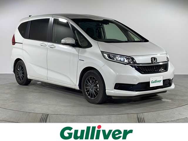 ホンダ フリード ハイブリット G ホンダセンシング 福岡県 2022(令4)年 2.4万km プラチナホワイトパール ・社外ナビ/・15インチ社外ホイール/・Bluetooth/・IPoｄ/・CD/DVD/・ETC/・クルコン/・ドラレコ/・両側パワスラ/・LEDヘッドライト/・純正フロアマット
