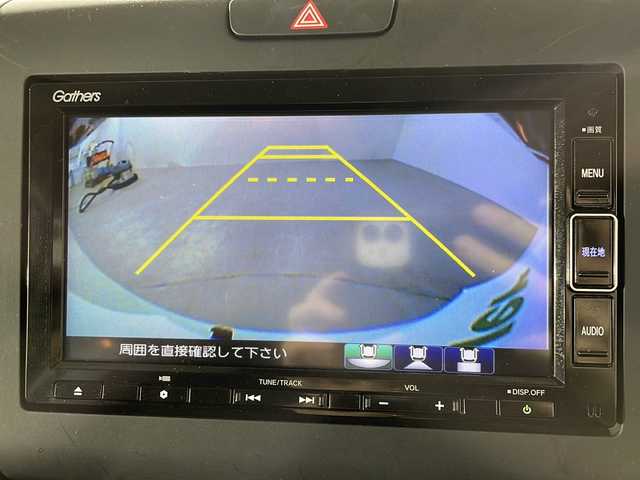 ホンダ フリード ハイブリット G ホンダセンシング 福岡県 2022(令4)年 2.4万km プラチナホワイトパール ・社外ナビ/・15インチ社外ホイール/・Bluetooth/・IPoｄ/・CD/DVD/・ETC/・クルコン/・ドラレコ/・両側パワスラ/・LEDヘッドライト/・純正フロアマット