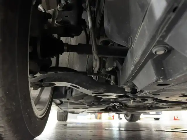 レクサス ＣＴ 200h Fスポーツ 三重県 2014(平26)年 2.7万km ホワイトノーヴァガラスフレーク ハイブリッド/FF/MTモード付インパネCVT/純正 7インチナビ/（AM/FM/CD/DVD/HDDREC/USB/AUX/TV）/バックガイドモニター/ドライブレコーダー 前方/ビルトイン ETC（DSRCユニット・ITSスポット対応）/安全/・車両接近通報装置/・ABS/・ブレーキアシスト/装備/・8wayパワーシート（D電動ランバーサポート付/N）/・シートヒーター（D/N）/・左右独立オートエアコン（花粉除去モード付）/・クルーズコントロール/・オートライト/・LEDヘッドランプ/・フロントフォグランプ/・パドルシフト/・自動防眩ルームミラー/・電動格納ドアミラー/・プッシュスタート/・純正17inAW/・保/取/ナビ取/・予備スマートキーx1＋カードキーx1/など