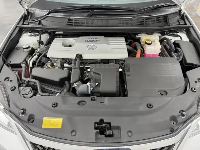 レクサス ＣＴ 200h Fスポーツ 三重県 2014(平26)年 2.7万km ホワイトノーヴァガラスフレーク ハイブリッド/FF/MTモード付インパネCVT/純正 7インチナビ/（AM/FM/CD/DVD/HDDREC/USB/AUX/TV）/バックガイドモニター/ドライブレコーダー 前方/ビルトイン ETC（DSRCユニット・ITSスポット対応）/安全/・車両接近通報装置/・ABS/・ブレーキアシスト/装備/・8wayパワーシート（D電動ランバーサポート付/N）/・シートヒーター（D/N）/・左右独立オートエアコン（花粉除去モード付）/・クルーズコントロール/・オートライト/・LEDヘッドランプ/・フロントフォグランプ/・パドルシフト/・自動防眩ルームミラー/・電動格納ドアミラー/・プッシュスタート/・純正17inAW/・保/取/ナビ取/・予備スマートキーx1＋カードキーx1/など
