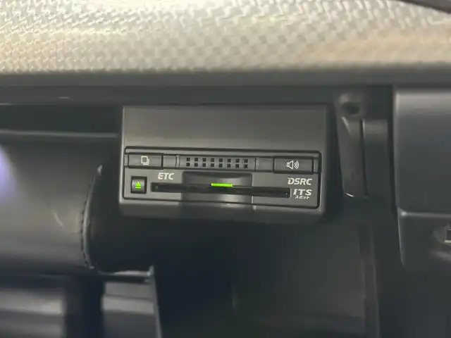 レクサス ＣＴ 200h Fスポーツ 三重県 2014(平26)年 2.7万km ホワイトノーヴァガラスフレーク ハイブリッド/FF/MTモード付インパネCVT/純正 7インチナビ/（AM/FM/CD/DVD/HDDREC/USB/AUX/TV）/バックガイドモニター/ドライブレコーダー 前方/ビルトイン ETC（DSRCユニット・ITSスポット対応）/安全/・車両接近通報装置/・ABS/・ブレーキアシスト/装備/・8wayパワーシート（D電動ランバーサポート付/N）/・シートヒーター（D/N）/・左右独立オートエアコン（花粉除去モード付）/・クルーズコントロール/・オートライト/・LEDヘッドランプ/・フロントフォグランプ/・パドルシフト/・自動防眩ルームミラー/・電動格納ドアミラー/・プッシュスタート/・純正17inAW/・保/取/ナビ取/・予備スマートキーx1＋カードキーx1/など