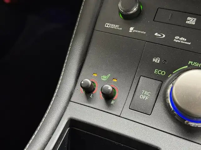 レクサス ＣＴ 200h Fスポーツ 三重県 2014(平26)年 2.7万km ホワイトノーヴァガラスフレーク ハイブリッド/FF/MTモード付インパネCVT/純正 7インチナビ/（AM/FM/CD/DVD/HDDREC/USB/AUX/TV）/バックガイドモニター/ドライブレコーダー 前方/ビルトイン ETC（DSRCユニット・ITSスポット対応）/安全/・車両接近通報装置/・ABS/・ブレーキアシスト/装備/・8wayパワーシート（D電動ランバーサポート付/N）/・シートヒーター（D/N）/・左右独立オートエアコン（花粉除去モード付）/・クルーズコントロール/・オートライト/・LEDヘッドランプ/・フロントフォグランプ/・パドルシフト/・自動防眩ルームミラー/・電動格納ドアミラー/・プッシュスタート/・純正17inAW/・保/取/ナビ取/・予備スマートキーx1＋カードキーx1/など