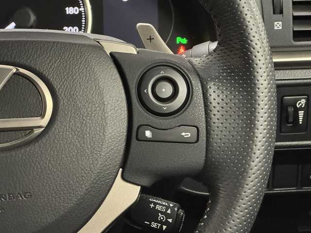 レクサス ＣＴ 200h Fスポーツ 三重県 2014(平26)年 2.7万km ホワイトノーヴァガラスフレーク ハイブリッド/FF/MTモード付インパネCVT/純正 7インチナビ/（AM/FM/CD/DVD/HDDREC/USB/AUX/TV）/バックガイドモニター/ドライブレコーダー 前方/ビルトイン ETC（DSRCユニット・ITSスポット対応）/安全/・車両接近通報装置/・ABS/・ブレーキアシスト/装備/・8wayパワーシート（D電動ランバーサポート付/N）/・シートヒーター（D/N）/・左右独立オートエアコン（花粉除去モード付）/・クルーズコントロール/・オートライト/・LEDヘッドランプ/・フロントフォグランプ/・パドルシフト/・自動防眩ルームミラー/・電動格納ドアミラー/・プッシュスタート/・純正17inAW/・保/取/ナビ取/・予備スマートキーx1＋カードキーx1/など
