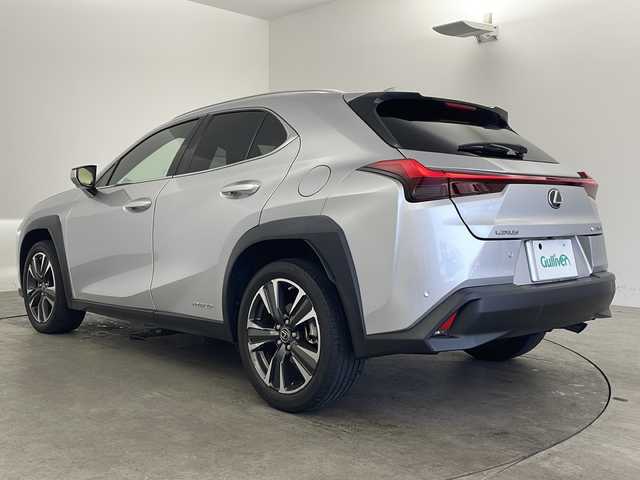 レクサス ＵＸ 250h バージョンL 兵庫県 2019(令1)年 3.4万km プラチナムシルバーメタリック ・ワンオーナー車/・純正ナビ&Bluetooth&CD&DVD&SD&Miracast/・ビルトインETC2.0/・前後ドライブレコーダー/・全方位カメラ/・レーダークルーズコントロール/・革シート/・パワーシート/・メモリシート/・ヒートシーター/・エアシート/・パワーバックドア/・ステアリングヒーター/・ステアリングスイッチ/・LEXUSsafety/・レーンキープアシスト/・プリクラッシュセーフティ/・ブラインドスポットモニター/・クリアランスソナー/・LEDオートライト/・純正18インチアルミホイール/・Wエアバッグ/・カーテンエアバッグ/・プッシュスタートボタン/・スマートキー