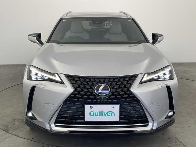 レクサス ＵＸ 250h バージョンL 兵庫県 2019(令1)年 3.4万km プラチナムシルバーメタリック ・ワンオーナー車/・純正ナビ&Bluetooth&CD&DVD&SD&Miracast/・ビルトインETC2.0/・前後ドライブレコーダー/・全方位カメラ/・レーダークルーズコントロール/・革シート/・パワーシート/・メモリシート/・ヒートシーター/・エアシート/・パワーバックドア/・ステアリングヒーター/・ステアリングスイッチ/・LEXUSsafety/・レーンキープアシスト/・プリクラッシュセーフティ/・ブラインドスポットモニター/・クリアランスソナー/・LEDオートライト/・純正18インチアルミホイール/・Wエアバッグ/・カーテンエアバッグ/・プッシュスタートボタン/・スマートキー