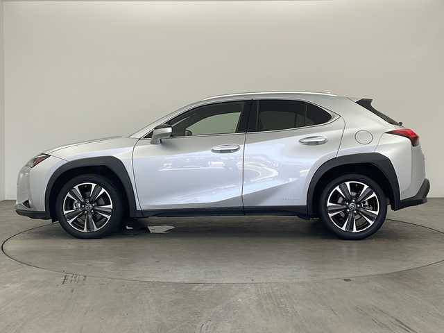 レクサス ＵＸ 250h バージョンL 兵庫県 2019(令1)年 3.4万km プラチナムシルバーメタリック ・ワンオーナー車/・純正ナビ&Bluetooth&CD&DVD&SD&Miracast/・ビルトインETC2.0/・前後ドライブレコーダー/・全方位カメラ/・レーダークルーズコントロール/・革シート/・パワーシート/・メモリシート/・ヒートシーター/・エアシート/・パワーバックドア/・ステアリングヒーター/・ステアリングスイッチ/・LEXUSsafety/・レーンキープアシスト/・プリクラッシュセーフティ/・ブラインドスポットモニター/・クリアランスソナー/・LEDオートライト/・純正18インチアルミホイール/・Wエアバッグ/・カーテンエアバッグ/・プッシュスタートボタン/・スマートキー