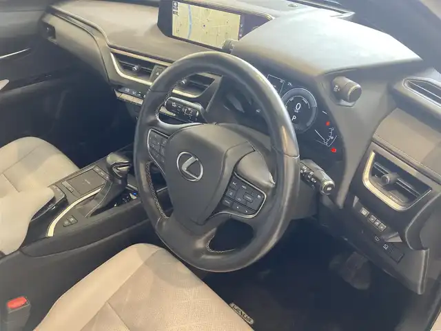 レクサス ＵＸ 250h バージョンL 熊本県 2019(令1)年 3.4万km プラチナムシルバーメタリック ワンオーナー車/純正ナビ/Bluetooth/CD/DVD/SD/Miracast/フルセグテレビ/360°カメラ/レーダークルーズコントロール/ホワイトレザーシート/メモリシート/ヒートシーター/エアシート/パワーシート/パワーバックドア/ステアリングヒーター/ステアリングスイッチ/LEXUSsafety/レーンキープアシスト/プリクラッシュセーフティ/ブラインドスポットモニター/クリアランスソナー/ビルトインETC2.0/前後ドライブレコーダー/LEDオートライト/純正18インチアルミホイール
