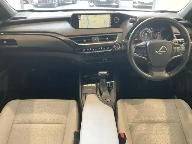 レクサス ＵＸ 250h バージョンL 熊本県 2019(令1)年 3.4万km プラチナムシルバーメタリック ワンオーナー車/純正ナビ/Bluetooth/CD/DVD/SD/Miracast/フルセグテレビ/360°カメラ/レーダークルーズコントロール/ホワイトレザーシート/メモリシート/ヒートシーター/エアシート/パワーシート/パワーバックドア/ステアリングヒーター/ステアリングスイッチ/LEXUSsafety/レーンキープアシスト/プリクラッシュセーフティ/ブラインドスポットモニター/クリアランスソナー/ビルトインETC2.0/前後ドライブレコーダー/LEDオートライト/純正18インチアルミホイール