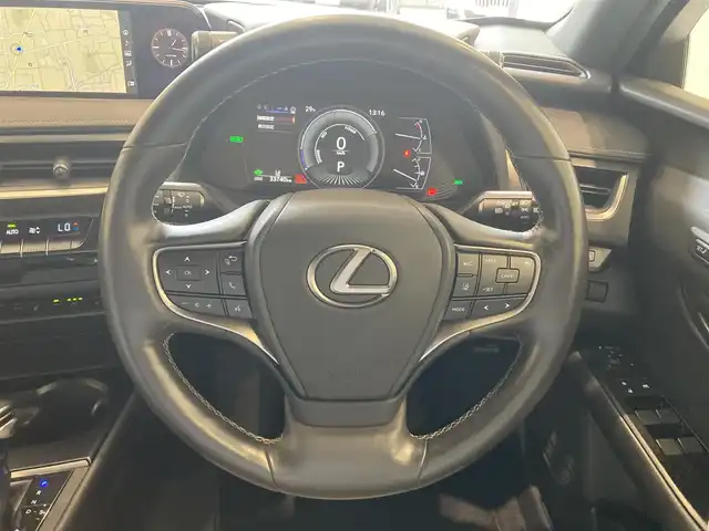 レクサス ＵＸ 250h バージョンL 熊本県 2019(令1)年 3.4万km プラチナムシルバーメタリック ワンオーナー車/純正ナビ/Bluetooth/CD/DVD/SD/Miracast/フルセグテレビ/360°カメラ/レーダークルーズコントロール/ホワイトレザーシート/メモリシート/ヒートシーター/エアシート/パワーシート/パワーバックドア/ステアリングヒーター/ステアリングスイッチ/LEXUSsafety/レーンキープアシスト/プリクラッシュセーフティ/ブラインドスポットモニター/クリアランスソナー/ビルトインETC2.0/前後ドライブレコーダー/LEDオートライト/純正18インチアルミホイール