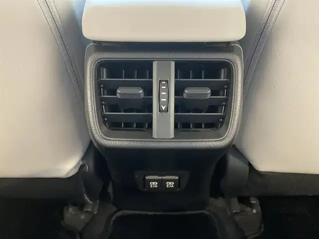 レクサス ＵＸ 250h バージョンL 熊本県 2019(令1)年 3.4万km プラチナムシルバーメタリック ワンオーナー車/純正ナビ/Bluetooth/CD/DVD/SD/Miracast/フルセグテレビ/360°カメラ/レーダークルーズコントロール/ホワイトレザーシート/メモリシート/ヒートシーター/エアシート/パワーシート/パワーバックドア/ステアリングヒーター/ステアリングスイッチ/LEXUSsafety/レーンキープアシスト/プリクラッシュセーフティ/ブラインドスポットモニター/クリアランスソナー/ビルトインETC2.0/前後ドライブレコーダー/LEDオートライト/純正18インチアルミホイール