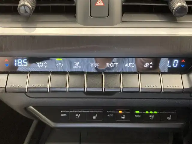 レクサス ＵＸ 250h バージョンL 熊本県 2019(令1)年 3.4万km プラチナムシルバーメタリック ワンオーナー車/純正ナビ/Bluetooth/CD/DVD/SD/Miracast/フルセグテレビ/360°カメラ/レーダークルーズコントロール/ホワイトレザーシート/メモリシート/ヒートシーター/エアシート/パワーシート/パワーバックドア/ステアリングヒーター/ステアリングスイッチ/LEXUSsafety/レーンキープアシスト/プリクラッシュセーフティ/ブラインドスポットモニター/クリアランスソナー/ビルトインETC2.0/前後ドライブレコーダー/LEDオートライト/純正18インチアルミホイール