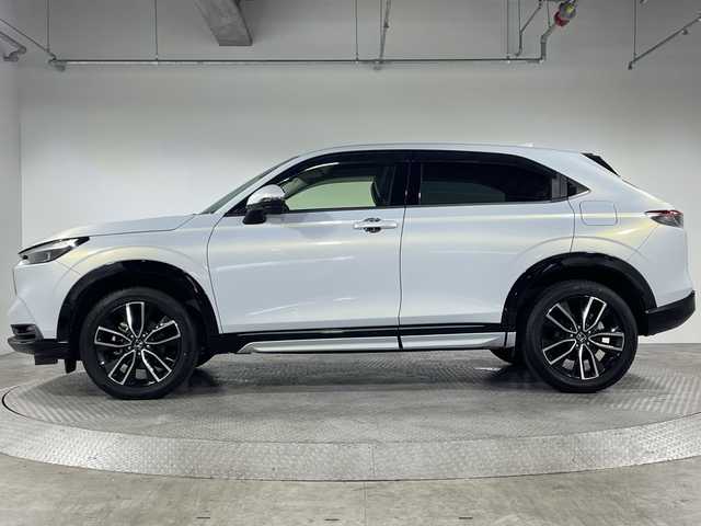 ホンダ ヴェゼル ハイブリッド e:HEV Z 神奈川県 2021(令3)年 4.4万km プレミアムホワイトパール ホンダセンシング(安全運転支援システム)/ホンダコネクト９型ディスプレイ/ワイヤレス充電/マルチビューカメラシステム/フルセグTV/ＥＴＣ/ＬＫＡ/ハーフレザー/ハンドル＆シートヒーター/純正１８ＡＷ/ハンズフリーアクセスパワーテールゲート（予約クローズ機能付）/LEDシーケンシャルターンシグナルランプ（フロント）/クリアブラック塗装バンパーガーニッシュ（フロント/サイド/リア）/LEDフォグライト/ヒルディセントコントロール