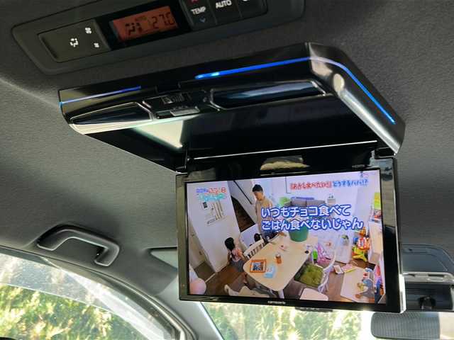 トヨタ ヴォクシー ZS 煌Ⅱ 鹿児島県 2020(令2)年 7.1万km ホワイトパールクリスタルシャイン トヨタセーフティセンス/-プリクラッシュセーフティー/-先行車発信告知機能/フリップダウンモニター/SDナビ AVIC-CQ910/(CD/DVD/Bluetooth/フルセグテレビ)/バックカメラ/両側パワースライドドア/クルーズコントロール/LEDヘッドライト/三列シート/純正16インチアルミホイール/アイドリングストップ/スマートキー/スペアキー×１/ETC