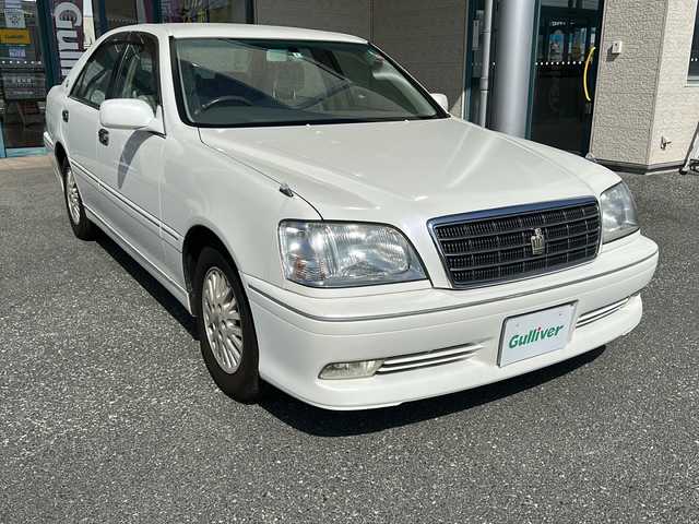 トヨタ クラウン ロイヤル ロイヤルサルーン 愛知県 2002(平14)年 10.4万km ホワイトパールクリスタルシャイン 登録時走行距離103352キロ/純正オーディオ/(CD/AMFMラジオ)/純正フロアマット/純正ドアバイザー/運転席パワーシート/純正アルミホイール/アンチロックブレーキシステム/オートライト/取扱説明書/整備記録簿
