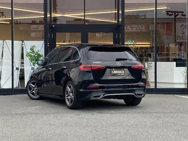 メルセデス・ベンツ Ｍ・ベンツ Ｂ２００ｄ AMGライン 福岡県 2023(令5)年 2.8万km コスモスブラック ・レーダーセーフティＰＫＧ/・純正ＨＤＤナビ／ＵＳＢ／ＢＴ/・バックカメラ/・ハーフレザーシート／シートヒーター/・ＰＷバックドア/・ＬＥＤライト/・ドライブレコーダー/・地デジ/・キーレスゴー/・保証書/・取扱説明書