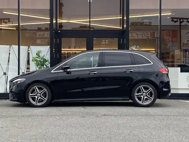 メルセデス・ベンツ Ｍ・ベンツ Ｂ２００ｄ AMGライン 福岡県 2023(令5)年 2.8万km コスモスブラック ・レーダーセーフティＰＫＧ/・純正ＨＤＤナビ／ＵＳＢ／ＢＴ/・バックカメラ/・ハーフレザーシート／シートヒーター/・ＰＷバックドア/・ＬＥＤライト/・ドライブレコーダー/・地デジ/・キーレスゴー/・保証書/・取扱説明書