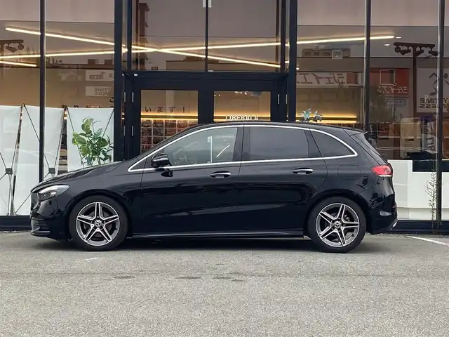 メルセデス・ベンツ Ｍ・ベンツ Ｂ２００ｄ AMGライン 福岡県 2023(令5)年 2.8万km コスモスブラック ・レーダーセーフティＰＫＧ/・純正ＨＤＤナビ／ＵＳＢ／ＢＴ/・バックカメラ/・ハーフレザーシート／シートヒーター/・ＰＷバックドア/・ＬＥＤライト/・ドライブレコーダー/・地デジ/・キーレスゴー/・保証書/・取扱説明書