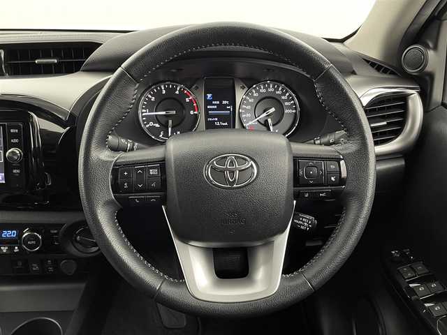 トヨタ ハイラックス Z 長野県 2020(令2)年 5万km スーパーホワイトⅡ 禁煙車/純正ナビ/【NSZT-W66T】/(CD/DVD/フルセグTV/Bluetooth)/セーフティセンス/・レーンディパーチャーアラート/・ロードサインアシスト/・レーダークルーズコントロール/・先行車発進告知/・クリアランスソナー/バックカメラ/ETC/革巻きステアリング/ステアリングスイッチ/アイドリングストップ/LEDヘッドライト/フォグランプ/オートライト/スマートキー/Pスタート/電動格納ミラー/XTREME-J　17インチAW/純正フロアマット/純正AWスタッドレス積み込み