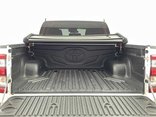 トヨタ ハイラックス Z 長野県 2020(令2)年 5万km スーパーホワイトⅡ 禁煙車/純正ナビ/【NSZT-W66T】/(CD/DVD/フルセグTV/Bluetooth)/セーフティセンス/・レーンディパーチャーアラート/・ロードサインアシスト/・レーダークルーズコントロール/・先行車発進告知/・クリアランスソナー/バックカメラ/ETC/革巻きステアリング/ステアリングスイッチ/アイドリングストップ/LEDヘッドライト/フォグランプ/オートライト/スマートキー/Pスタート/電動格納ミラー/XTREME-J　17インチAW/純正フロアマット/純正AWスタッドレス積み込み