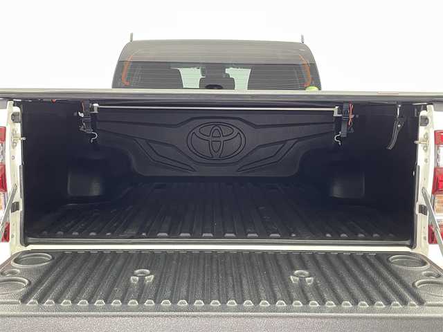 トヨタ ハイラックス Z 長野県 2020(令2)年 5万km スーパーホワイトⅡ 禁煙車/純正ナビ/【NSZT-W66T】/(CD/DVD/フルセグTV/Bluetooth)/セーフティセンス/・レーンディパーチャーアラート/・ロードサインアシスト/・レーダークルーズコントロール/・先行車発進告知/・クリアランスソナー/バックカメラ/ETC/革巻きステアリング/ステアリングスイッチ/アイドリングストップ/LEDヘッドライト/フォグランプ/オートライト/スマートキー/Pスタート/電動格納ミラー/XTREME-J　17インチAW/純正フロアマット/純正AWスタッドレス積み込み
