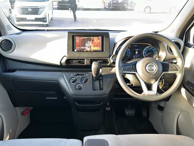 日産 デイズ B 徳島県 2020(令2)年 3万km ホワイト 純正7型ナビ　MJ118D-W/（DISC/SD/フルセグ/BT/ラジオ）/アイドリングストップ/スペアキー/前後コーナーセンサー/オートライト/電動格納付ドアミラー/エマージェンシーブレーキ/タイヤアングルガイド/車線逸脱警報/社外フロアマット/衝突被害軽減システム