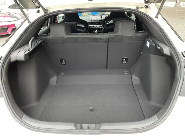 ホンダ シビック タイプR レーシングブラックPKG 神奈川県 2025(令7)年 0.1万km チャンピオンシップホワイト ワンオーナー/サイドステップイルミ/純正フロアマット/ナンバーフレーム/純正メモリーナビ・地デジTV/バックモニター/ビルトインETC2.0/純正USB/BT再生/ワイヤレス充電/ホンダセンシング/レーダークルーズコントロール/PCS/LKA/BSM/標識検知/コーナーセンサー/純正19インチAW/ブレンボブレーキ/LEDライト/前後ドライブレコーダー/プッシュスタート/スマートキー×2/保証書・取説あり