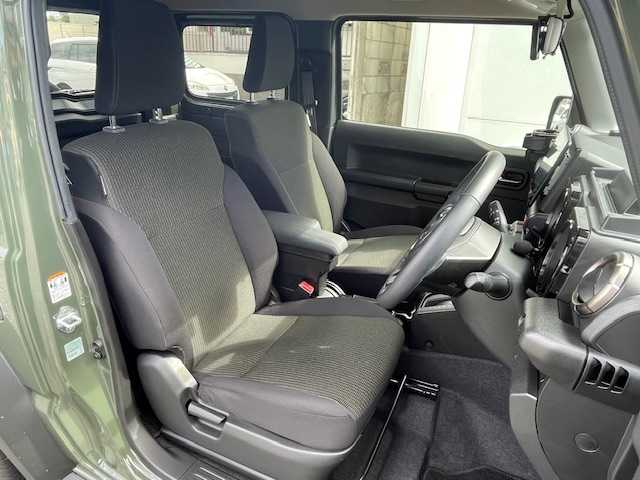 スズキ ジムニー シエラ JC 東京都 2024(令6)年 1.2万km ジャングルグリーン 純正ディスプレイオーディオ/バックカメラ/セーフティサポート/・デュアルセンサーブレーキサポート/・誤発進抑制機能/・車線逸脱警報機能/・ふらつき警報機能/・先行車発進お知らせ機能/・標識認識機能/・ハイビームアシスト/クルーズコントロール/デジタルインナーミラー/シートヒーター/LEDヘッドライト/アイドリングストップ/ステアリングスイッチ/プッシュスタート/フロアマット/ETC/スペアキー有