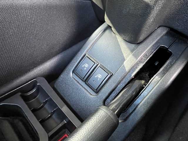 スズキ ジムニー シエラ JC 東京都 2024(令6)年 1.2万km ジャングルグリーン 純正ディスプレイオーディオ/バックカメラ/セーフティサポート/・デュアルセンサーブレーキサポート/・誤発進抑制機能/・車線逸脱警報機能/・ふらつき警報機能/・先行車発進お知らせ機能/・標識認識機能/・ハイビームアシスト/クルーズコントロール/デジタルインナーミラー/シートヒーター/LEDヘッドライト/アイドリングストップ/ステアリングスイッチ/プッシュスタート/フロアマット/ETC/スペアキー有