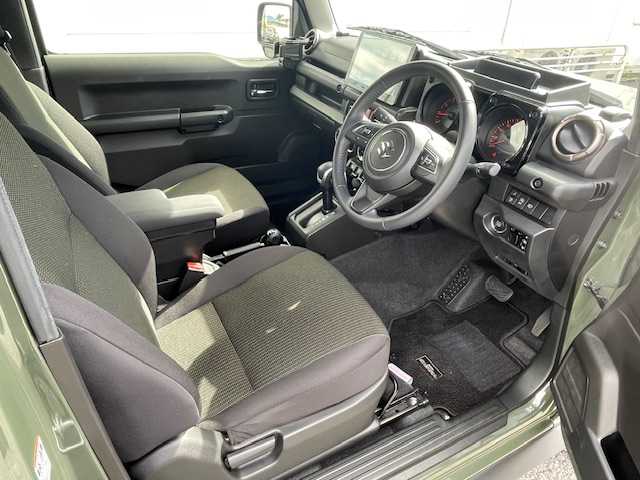 スズキ ジムニー シエラ JC 東京都 2024(令6)年 1.2万km ジャングルグリーン 純正ディスプレイオーディオ/バックカメラ/セーフティサポート/・デュアルセンサーブレーキサポート/・誤発進抑制機能/・車線逸脱警報機能/・ふらつき警報機能/・先行車発進お知らせ機能/・標識認識機能/・ハイビームアシスト/クルーズコントロール/デジタルインナーミラー/シートヒーター/LEDヘッドライト/アイドリングストップ/ステアリングスイッチ/プッシュスタート/フロアマット/ETC/スペアキー有