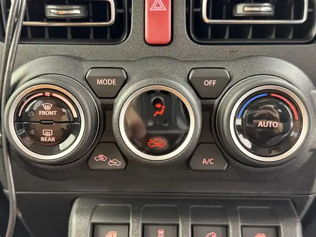 スズキ ジムニー ノマド FC 愛知県 2025(令7)年 0.1万km ブルーイッシュブラックパール3 10インチディスプレイオーディオ/ヒッチメンバー/ルーフキャリア/茶レザーシートカバー/背面タイヤ/ETC/４ＷＤ/デュアルブレーキサポート/レーダークルーズコントロール/シートヒーター（D+N)/ミラーヒーター/パーキングソナー/オートライト/社外16インチＡＷ/革巻きステアリング/ダウンヒルアシストコントロール/LEDヘッドライト/スマートキー/プッシュスタート/横滑り防止装置
