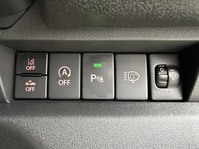 スズキ ジムニー ノマド FC 愛知県 2025(令7)年 0.1万km ブルーイッシュブラックパール3 10インチディスプレイオーディオ/ヒッチメンバー/ルーフキャリア/茶レザーシートカバー/背面タイヤ/ETC/４ＷＤ/デュアルブレーキサポート/レーダークルーズコントロール/シートヒーター（D+N)/ミラーヒーター/パーキングソナー/オートライト/社外16インチＡＷ/革巻きステアリング/ダウンヒルアシストコントロール/LEDヘッドライト/スマートキー/プッシュスタート/横滑り防止装置