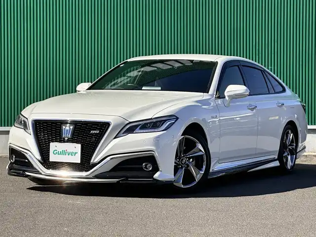 トヨタ クラウン ハイブリッド RS アドバンス 宮城県 2019(平31)年 2.5万km ホワイトパールクリスタルシャイン セーフティパッケージプラス/・パーキングサポートブレーキ/リアカメラディテクション/・パノラミックビューモニター/・インテリジェントパーキングアシスト2/レザーシートパッケージ/・ブラック革シート/・シートベンチレーション/・専用合皮巻きダッシュボードアッパー加飾/＝＝＝/セーフティセンス/・プリクラッシュセーフティ/・レーントレーシングアシスト/・レーダークルーズコントロール/・アダプティブハイビーム/・ロードサインアシスト/・先行車発進告知機能/ブラインドスポットモニター/リアクロストラフィックオートブレーキ/リアクロストラフィックアラート/ヘッドアップディスプレイ/純正ナビ/・CD/DVD/・Bluetooth/・フルセグTV/ビルトインETC2.0/ドライブレコーダー/AC100V/100Wコンセント/パワーシート（運転席メモリー機能付）/シートヒーター/ステアリングヒーター/革巻きステアリング/電動パーキングブレーキ/ブレーキホールド/3眼LEDヘッドランプ/シーケンシャルターンランプ/純正18インチAW