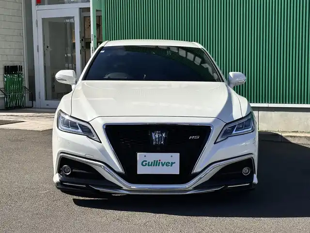 トヨタ クラウン ハイブリッド RS アドバンス 宮城県 2019(平31)年 2.5万km ホワイトパールクリスタルシャイン セーフティパッケージプラス/・パーキングサポートブレーキ/リアカメラディテクション/・パノラミックビューモニター/・インテリジェントパーキングアシスト2/レザーシートパッケージ/・ブラック革シート/・シートベンチレーション/・専用合皮巻きダッシュボードアッパー加飾/＝＝＝/セーフティセンス/・プリクラッシュセーフティ/・レーントレーシングアシスト/・レーダークルーズコントロール/・アダプティブハイビーム/・ロードサインアシスト/・先行車発進告知機能/ブラインドスポットモニター/リアクロストラフィックオートブレーキ/リアクロストラフィックアラート/ヘッドアップディスプレイ/純正ナビ/・CD/DVD/・Bluetooth/・フルセグTV/ビルトインETC2.0/ドライブレコーダー/AC100V/100Wコンセント/パワーシート（運転席メモリー機能付）/シートヒーター/ステアリングヒーター/革巻きステアリング/電動パーキングブレーキ/ブレーキホールド/3眼LEDヘッドランプ/シーケンシャルターンランプ/純正18インチAW