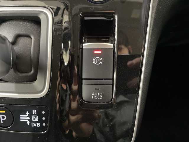 日産 セレナ e－パワー ハイウェイスター V 神奈川県 2022(令4)年 1.5万km ダイヤモンドブラック プロパイロット/ディーラーオプション純正10インチSDナビ/両側パワースライドドア/ハンズフリーオートスライド/アラウンドビューモニター/ブラインドスポットモニター/LEDヘッドライト/ETC/ドライブレコーダー/スマートキー/インテリジェントクルーズコントロール/純正15インチAW/衝突被害軽減システム/車線逸脱警報/横滑り防止装置/アイドリングストップ/フォグランプ/オートライト/ウィンカーミラー/電動格納ミラー/プッシュスタート/フロアマット/スペアキー