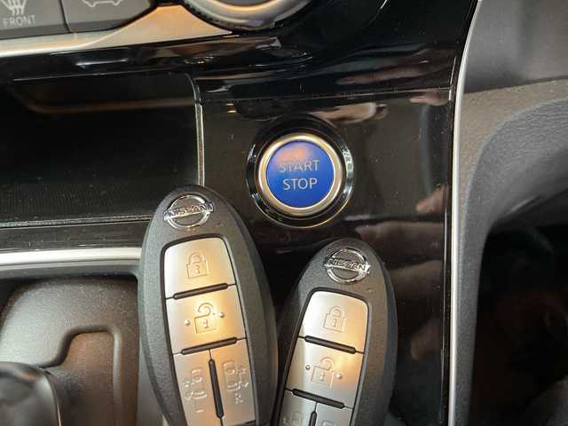 日産 セレナ e－パワー ハイウェイスター V 神奈川県 2022(令4)年 1.5万km ダイヤモンドブラック プロパイロット/ディーラーオプション純正10インチSDナビ/両側パワースライドドア/ハンズフリーオートスライド/アラウンドビューモニター/ブラインドスポットモニター/LEDヘッドライト/ETC/ドライブレコーダー/スマートキー/インテリジェントクルーズコントロール/純正15インチAW/衝突被害軽減システム/車線逸脱警報/横滑り防止装置/アイドリングストップ/フォグランプ/オートライト/ウィンカーミラー/電動格納ミラー/プッシュスタート/フロアマット/スペアキー