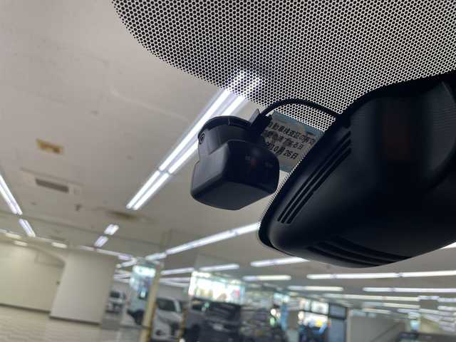 日産 セレナ e－パワー ハイウェイスター V 神奈川県 2022(令4)年 1.5万km ダイヤモンドブラック プロパイロット/ディーラーオプション純正10インチSDナビ/両側パワースライドドア/ハンズフリーオートスライド/アラウンドビューモニター/ブラインドスポットモニター/LEDヘッドライト/ETC/ドライブレコーダー/スマートキー/インテリジェントクルーズコントロール/純正15インチAW/衝突被害軽減システム/車線逸脱警報/横滑り防止装置/アイドリングストップ/フォグランプ/オートライト/ウィンカーミラー/電動格納ミラー/プッシュスタート/フロアマット/スペアキー