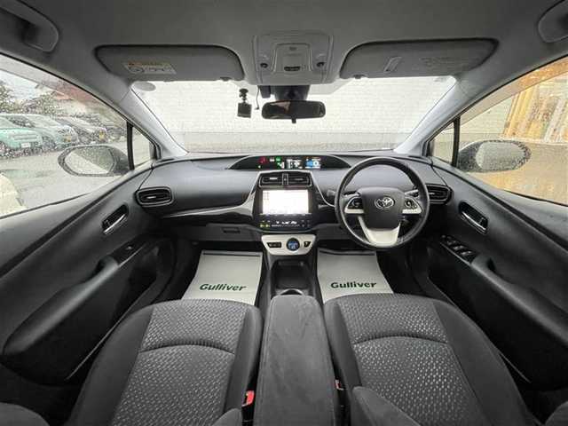 トヨタ プリウス S 山形県 2016(平28)年 14万km ホワイトパールクリスタルシャイン 4WD/社外エアロ/トヨタセーフティセンス/・プリクラッシュセーフティ/・レーンディパーチャーアラート/・オートハイビーム/・レーダークルーズコントロール/ヘッドアップディスプレイ/レーダークルーズコントロール/純正9インチナビTV/Bluetooth/バックカメラ/LEDヘッドライト&フォグライト/革巻きステアリング/ETC/取扱説明書、保証書