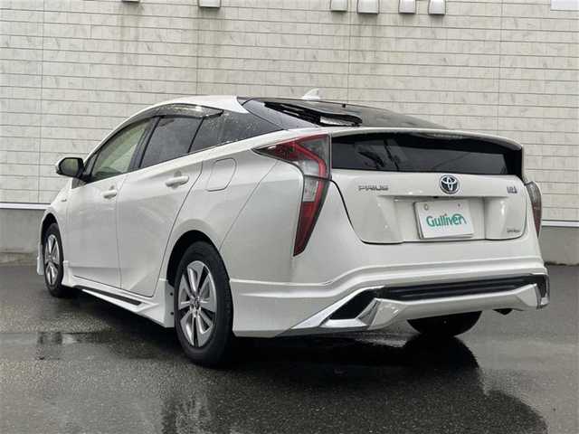 トヨタ プリウス S 山形県 2016(平28)年 14万km ホワイトパールクリスタルシャイン 4WD/社外エアロ/トヨタセーフティセンス/・プリクラッシュセーフティ/・レーンディパーチャーアラート/・オートハイビーム/・レーダークルーズコントロール/ヘッドアップディスプレイ/レーダークルーズコントロール/純正9インチナビTV/Bluetooth/バックカメラ/LEDヘッドライト&フォグライト/革巻きステアリング/ETC/取扱説明書、保証書