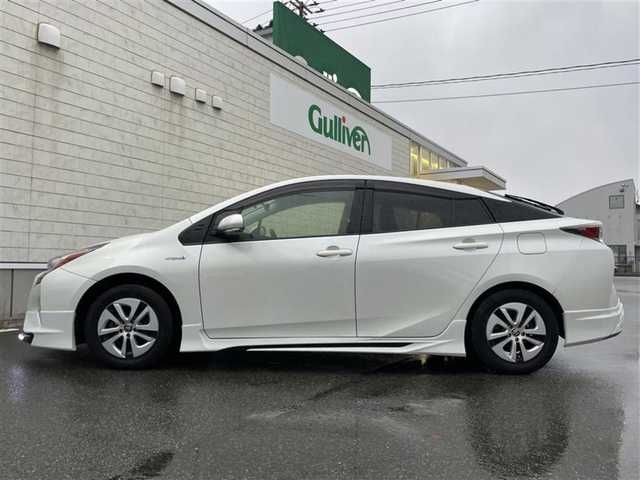 トヨタ プリウス S 山形県 2016(平28)年 14万km ホワイトパールクリスタルシャイン 4WD/社外エアロ/トヨタセーフティセンス/・プリクラッシュセーフティ/・レーンディパーチャーアラート/・オートハイビーム/・レーダークルーズコントロール/ヘッドアップディスプレイ/レーダークルーズコントロール/純正9インチナビTV/Bluetooth/バックカメラ/LEDヘッドライト&フォグライト/革巻きステアリング/ETC/取扱説明書、保証書