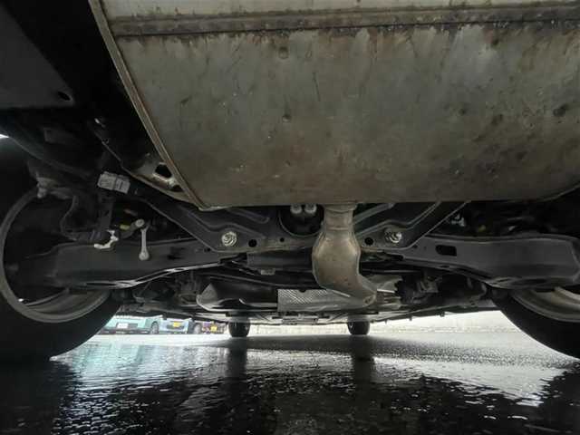 トヨタ プリウス S 山形県 2016(平28)年 14万km ホワイトパールクリスタルシャイン 4WD/社外エアロ/トヨタセーフティセンス/・プリクラッシュセーフティ/・レーンディパーチャーアラート/・オートハイビーム/・レーダークルーズコントロール/ヘッドアップディスプレイ/レーダークルーズコントロール/純正9インチナビTV/Bluetooth/バックカメラ/LEDヘッドライト&フォグライト/革巻きステアリング/ETC/取扱説明書、保証書