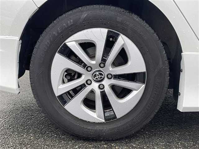 トヨタ プリウス S 山形県 2016(平28)年 14万km ホワイトパールクリスタルシャイン 4WD/社外エアロ/トヨタセーフティセンス/・プリクラッシュセーフティ/・レーンディパーチャーアラート/・オートハイビーム/・レーダークルーズコントロール/ヘッドアップディスプレイ/レーダークルーズコントロール/純正9インチナビTV/Bluetooth/バックカメラ/LEDヘッドライト&フォグライト/革巻きステアリング/ETC/取扱説明書、保証書
