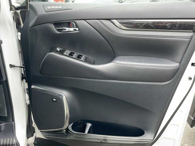 トヨタ ヴェルファイア ハイブリット ZR 青森県 2019(平31)年 11.2万km ホワイトパールクリスタルシャイン 4WD/OP寒冷地仕様/OP JBLプレミアムサウンド/純正SDナビ・フルセグTV/CD・DVD・Bluetooth・SD/OPパノラミックビューモニター/OPデジタルインナーミラー/黒合皮シート/前席エアシート・シートヒーター/両側パワースライドドア/OPパワーバックドア/セーフティセンス/プリクラッシュセーフティ/レーダークルーズコントロール/レーントレーシングアシスト/アダプティブハイビーム/インテリジェントクリアランスソナー/OPブラインドスポットモニター/前後ドライブレコーダー/ワイパーデアイサー/OP AC100V1500W/ビルトインETC2.0/OP3眼LEDヘッドライト/LEDフォグランプ/LEDリアフォグランプ/社外エアロ/社外車高調(純正車内)