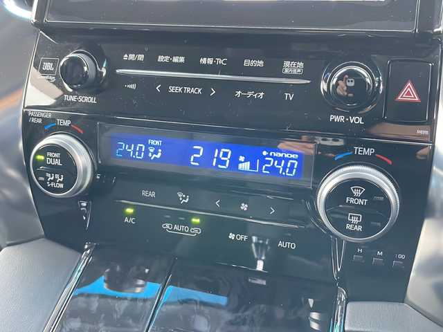 トヨタ ヴェルファイア ハイブリット ZR 青森県 2019(平31)年 11.2万km ホワイトパールクリスタルシャイン 4WD/OP寒冷地仕様/OP JBLプレミアムサウンド/純正SDナビ・フルセグTV/CD・DVD・Bluetooth・SD/OPパノラミックビューモニター/OPデジタルインナーミラー/黒合皮シート/前席エアシート・シートヒーター/両側パワースライドドア/OPパワーバックドア/セーフティセンス/プリクラッシュセーフティ/レーダークルーズコントロール/レーントレーシングアシスト/アダプティブハイビーム/インテリジェントクリアランスソナー/OPブラインドスポットモニター/前後ドライブレコーダー/ワイパーデアイサー/OP AC100V1500W/ビルトインETC2.0/OP3眼LEDヘッドライト/LEDフォグランプ/LEDリアフォグランプ/社外エアロ/社外車高調(純正車内)